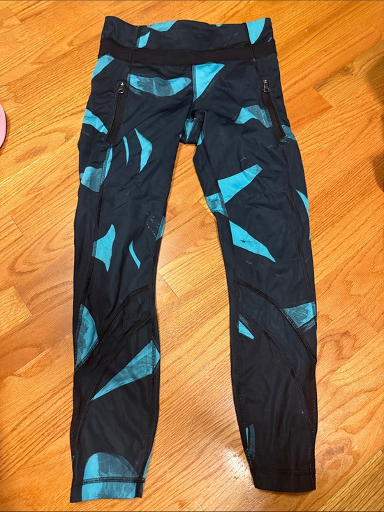 Pants - Lululemon Black & Teal Athletic crop  Leggings with Geometric Print size 4
